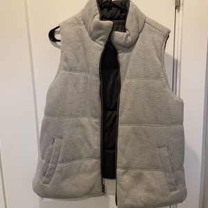Reversible puffer vest